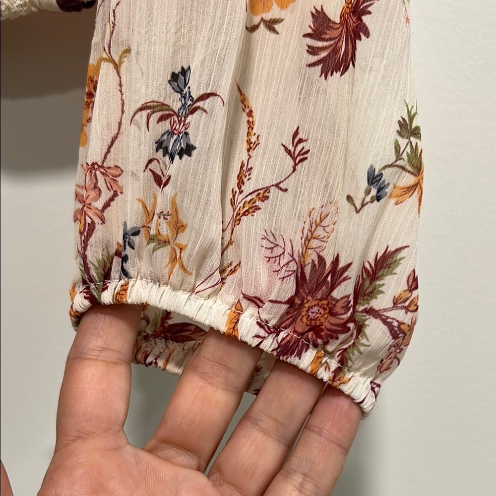 Like new - MI AMI Floral Wrap Crop Blouse with Lace Trim - Picture 6 of 13